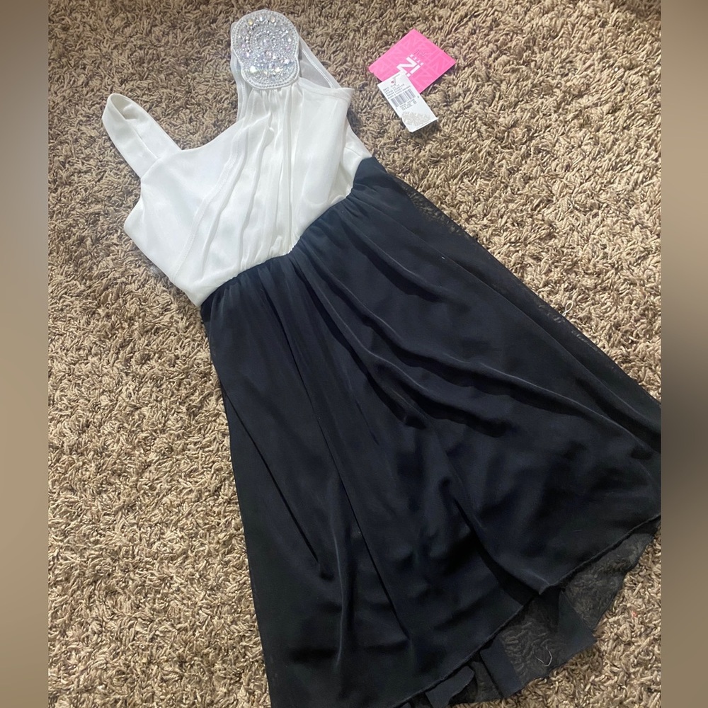 IZ Byer California Size 8 Girls Black And Ivory Dress